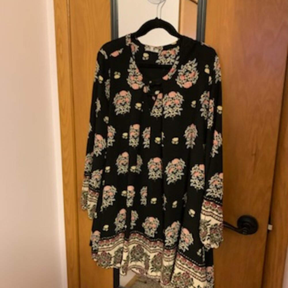Jodifl Dress - black with flower print - Size Medium